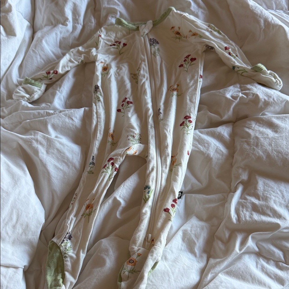 Kyte Baby zipper footie pajamas- wildflower